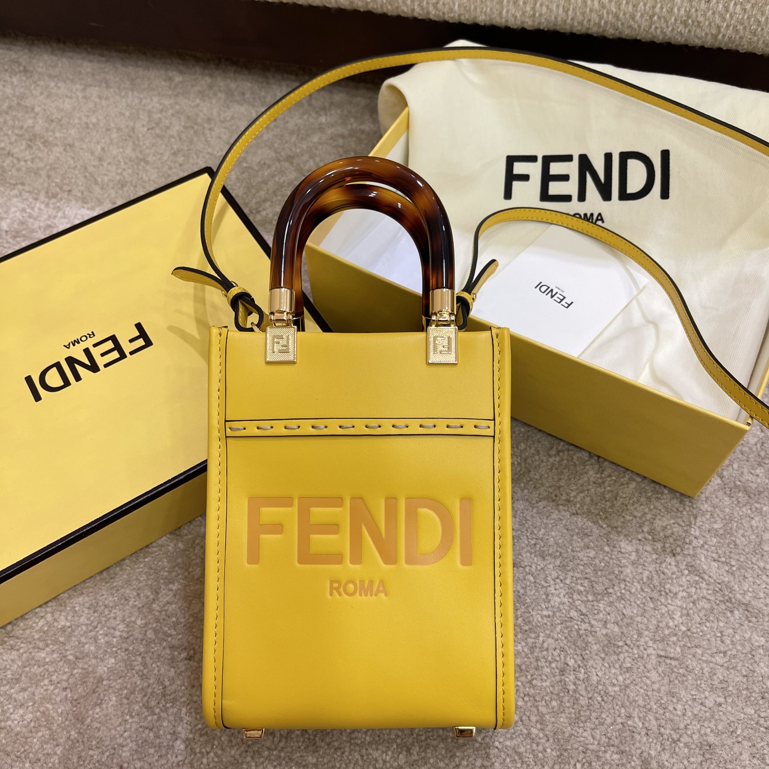 FENDI 1MINI SUNSHINE SHOPPER Yellow